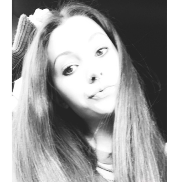 Meet your Posher, Leigh 🌙🔮 - Picture 1 of 2